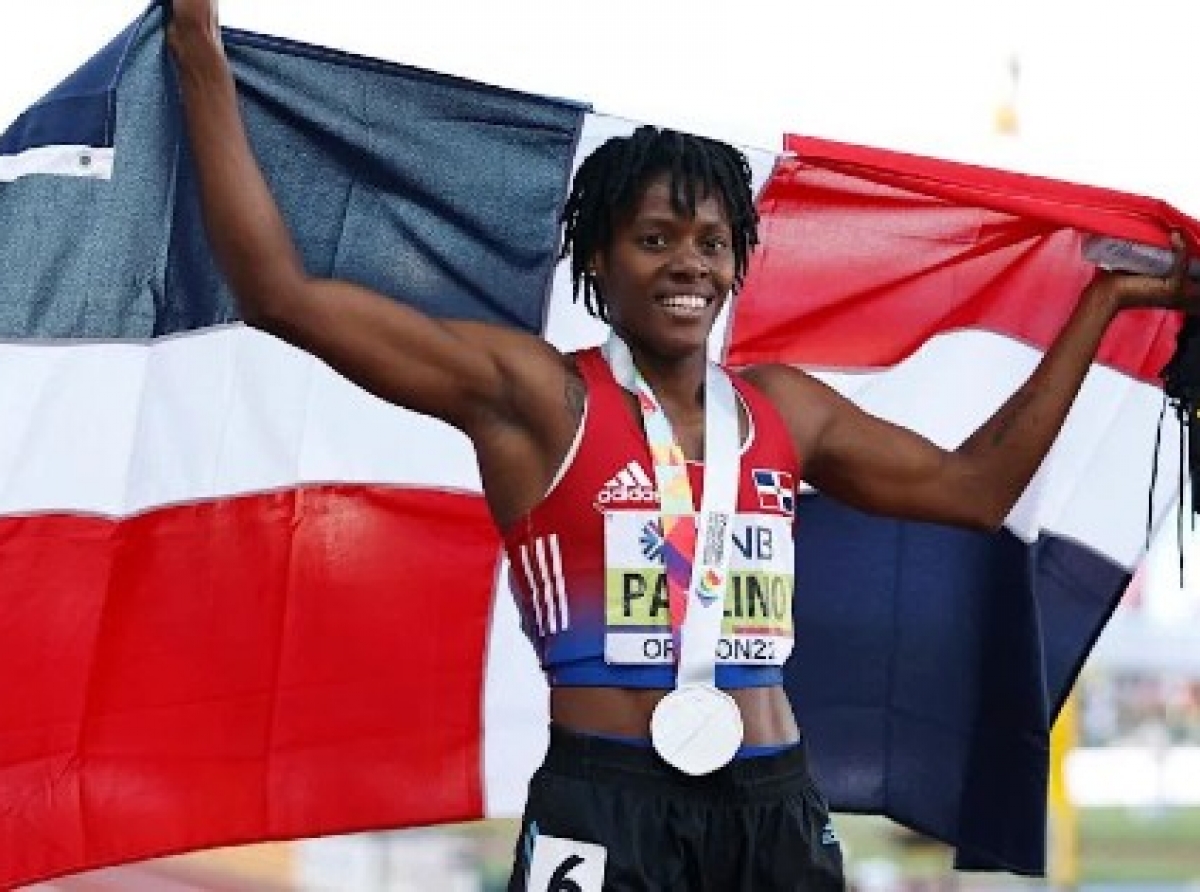 Marileidy Paulino of the Dominican Republic won gold in the women’s 400 metres in a new meet record.