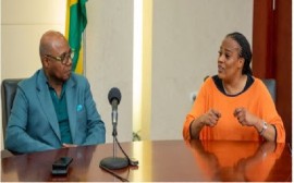 Tourism Minister Edmund Bartlett and Kenya’s Nana Gecaga. (Photo courtesy of JIS)