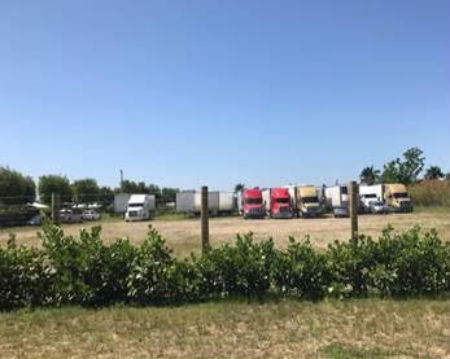 Deports truck