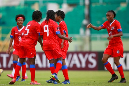 SANTO DOMINGO, REPUBLICA DOMINICANA. FEBRUARY 17th: Players of Haiti celebrates the goal during the match beetween Haiti and Honduras as part of the 2022 Concacaf Women Qualifiers road to Australia & New Zeland held at the Olimpico Felix Sanchez stadium in Santo Domingo, Republica Dominicana.(Photo: CONCACAF/STRAFFON IMAGES/MIGUEL GUTIERREZ/Mandatory Credit/Editorial Use/Not for Sale/Not Archive