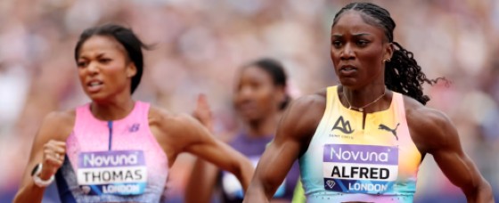 Julien Alfred (right) powering to victory ahead of Gabby Thomas (left) of the USA in the women’s 200m at the London Diamond League.