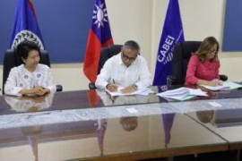Prime Minister John Briceño, (middle) signs for grant. Ms. Ana Guisella Sánchez Maroto, Executive President of CABEI (on his left). H.E. Lily Li-Wen Hsu, Ambassador of the Republic of China (Taiwan) in Belize, ( on his right)