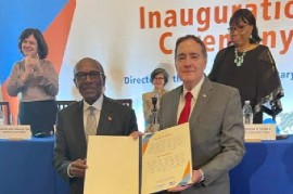 Brazilian Dr. Jarbas Barbosa (Right) sworn in as the new PAHO director.