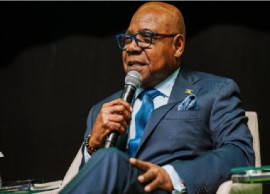 Tourism Minister Edmund Bartlett