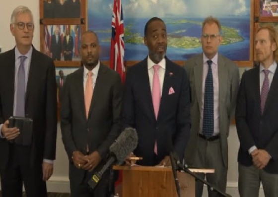 Premier David Burt, flanked by banking officials, addressing ceremony (CMC Photo)