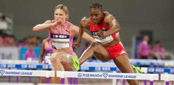Jamaica’s Danielle Williams (right)