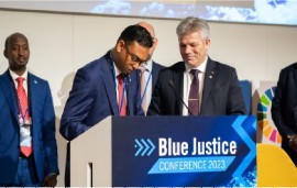 Dominica’s Fisheries Minister Jullan Defoe signing the Copenhagen Declaration in Norway (Photo courtesy) Blue Justice Secretariat / UNDP