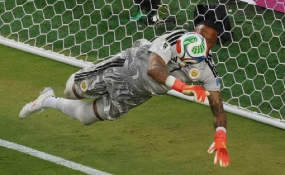 Eloy Room pulling off one of his record 15 saves against Ecuador.