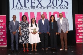 Pictured: Minister of Tourism, Hon Edmund Bartlett (3rd R) and State Minister in the Ministry of Tourism, Hon Tova Hamilton (3rd L) pause for a photo opportunity at the JAPEX Media Breakfast held on Tuesday September 23, 2025, at Jewel Grande in Montego Bay. Sharing in the moment (L-R) Christopher Jarrett, President of the Jamaica Hotel and Tourist Association, Jennifer Griffith, Permanent Secretary in the Ministry of Tourism, Mrs. Nicola Madden-Grieg, Chair of the JAPEX Planning Committee and Donovan White, Director of Tourism.