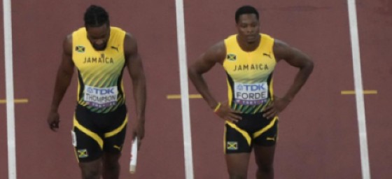 A disappointed Kishane Thompson (left) and Ryiem Forde, after their failed baton exchange on the final leg of the men’s 4×100 metre relay