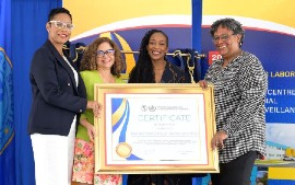 From left: Minister of Health and Wellness, Senator Lisa Cummins; PAHO/WHO Representative, Barbados and the Eastern Caribbean, Dr. Amalia Del Riego; Director of the Best-dos Santos Public Health Laboratory, Dr. Songee Beckles; and Prime Minister Mia Amor Mottley, display the Certificate of Designation for the laboratory at a recognition ceremony. (Photo credit: BGIS)