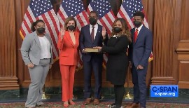  Sheila Cherfilus-McCormick, 2nd from r., is sworn in as the first Haitian American congressional representative from Florida by Speaker Nancy Pelosi on Jan. 18, 2022. (CSPAN image) 