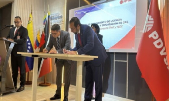 Energy Minister Stuart Young (right) signing agreement with Venezuelan officials in Caracas (Photo Courtesy Prime Minister Dr. Keith Rowley’s Facebook page)